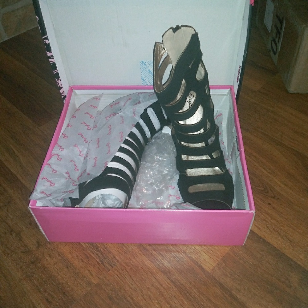 Black high heel strap shoes.